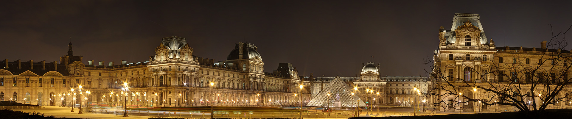 Palais du Louvre
– Night